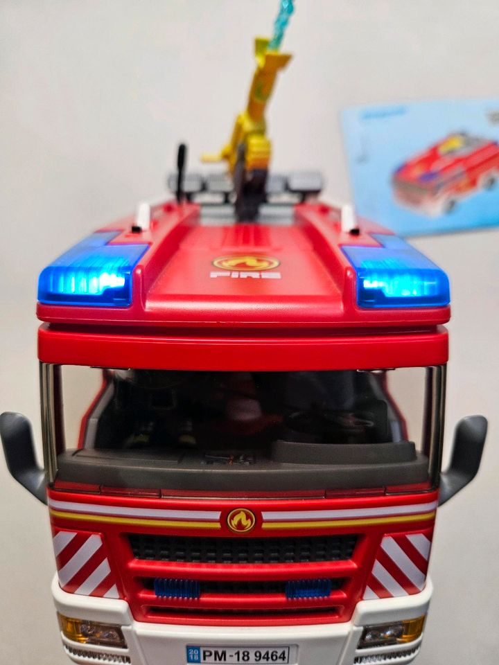 PLAYMOBIL City Action 9464 Feuerwehr Rüstfahrzeug mit Licht und S in Salzgitter