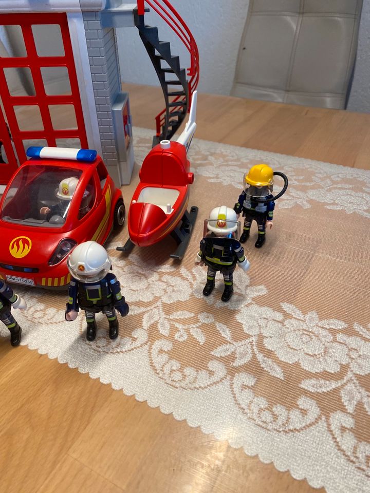 Playmobil 9052 Feuerwehrstation Wache + Fahrzeuge + Helikopter in Wesel