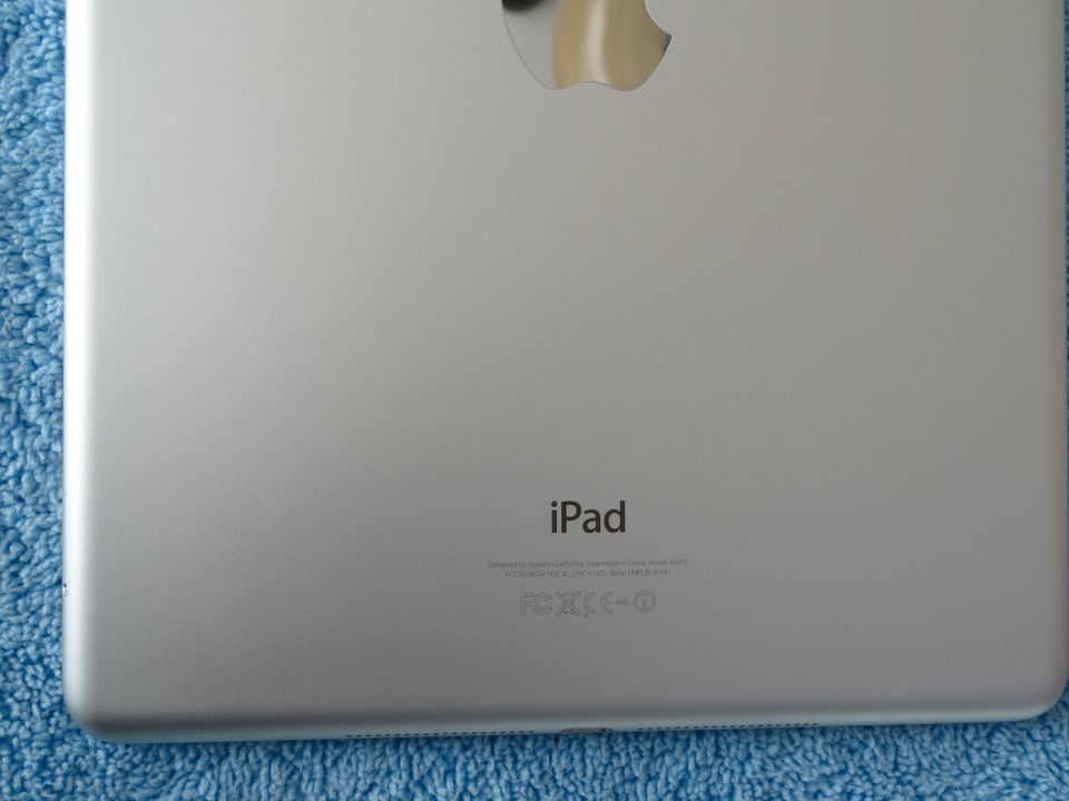 Apple iPAD Air 1. Generation 32 GB WIFI CELL Silver mit Case in Oldendorf (Holstein)