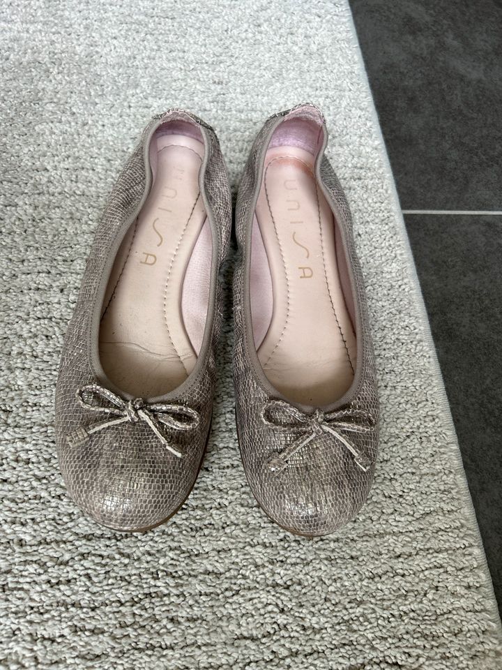 Unisa 40 Leder Ballerina Schuhe Schleife gold beige rosa silber in  Baden-Württemberg - Blaustein | eBay Kleinanzeigen ist jetzt Kleinanzeigen