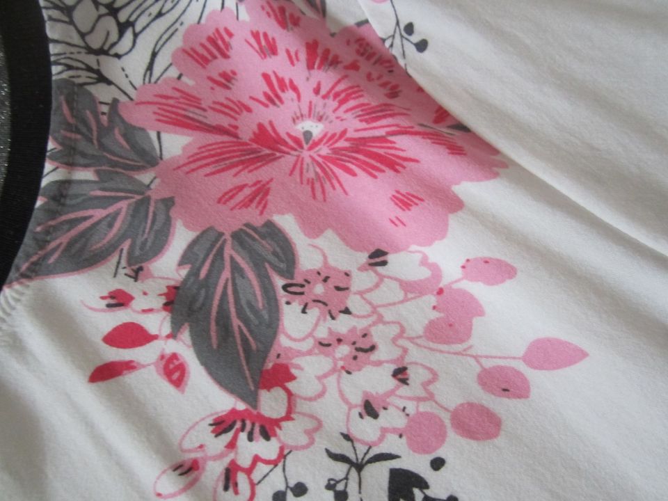 Weiße Bluse mit pinken Blumen von Soyaconcept. Größe XL in Mülheim (Ruhr)