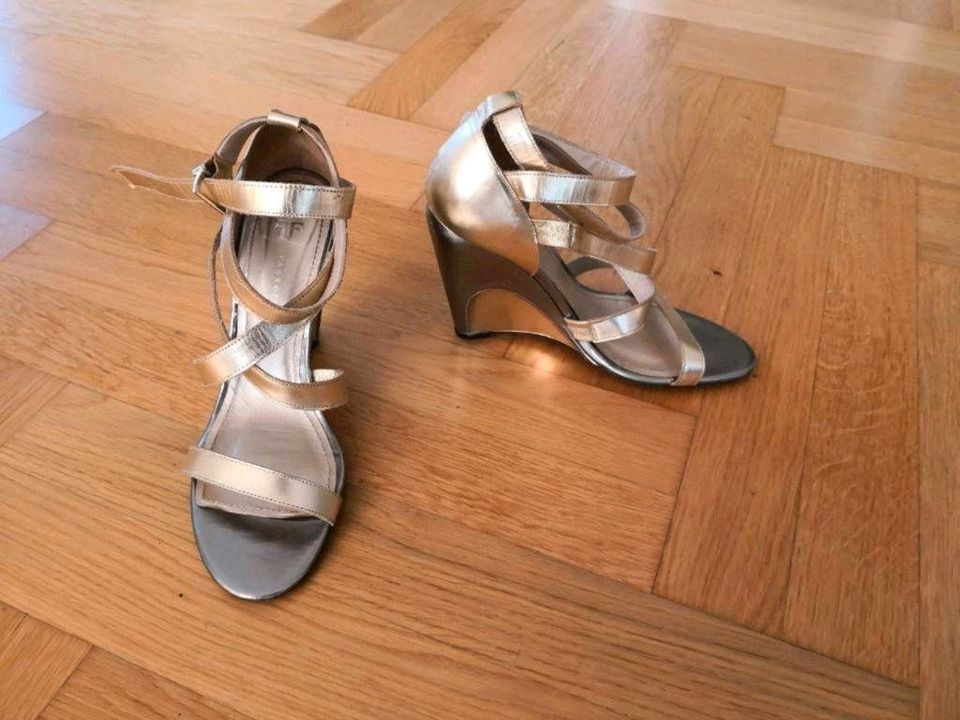 Leder Pumps, Sandalen in Gold, Party, Hochzeit FARRUTX Gr. 39 in Düsseldorf