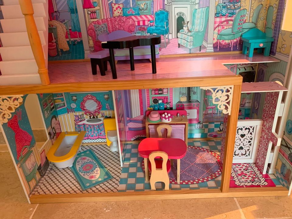 Großes Puppenhaus inkl. Möbel, ohne Puppen in Falkensee