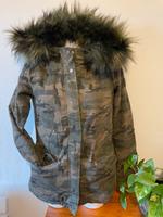 ONLY Damen Wintermantel Parka mit Kapuze Camouflage Khaki Gr. S Bayern - Siegsdorf Vorschau