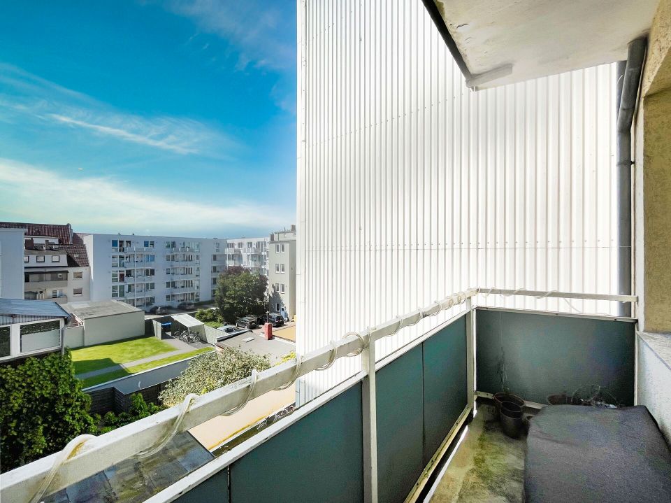 Zentral in Geestemünde: Schöne 3-Zimmer-Wohnung mit Balkon und Stäbchenparkett in Bremerhaven