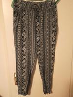 Stoff Hose schwarz gemustert gr 44 Sachsen - Grimma Vorschau