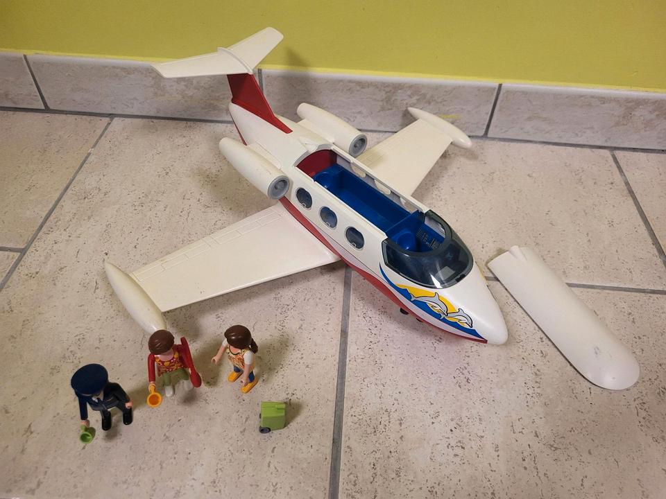 Playmobil 6081 Ferienflieger mit Pilot und zwei Passagieren. in Langenfeld