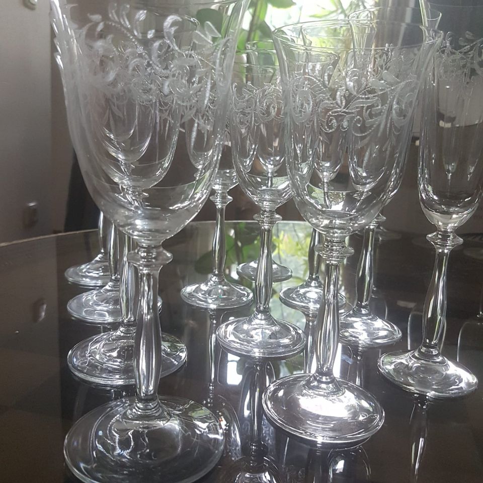 antike Gläser mit edlem dekoriertem Rand * Wein, Wasser, Sekt in Essen