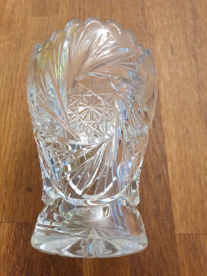 Schöne mittelgroße Kristallglasvase Kristall Vase in Büdelsdorf