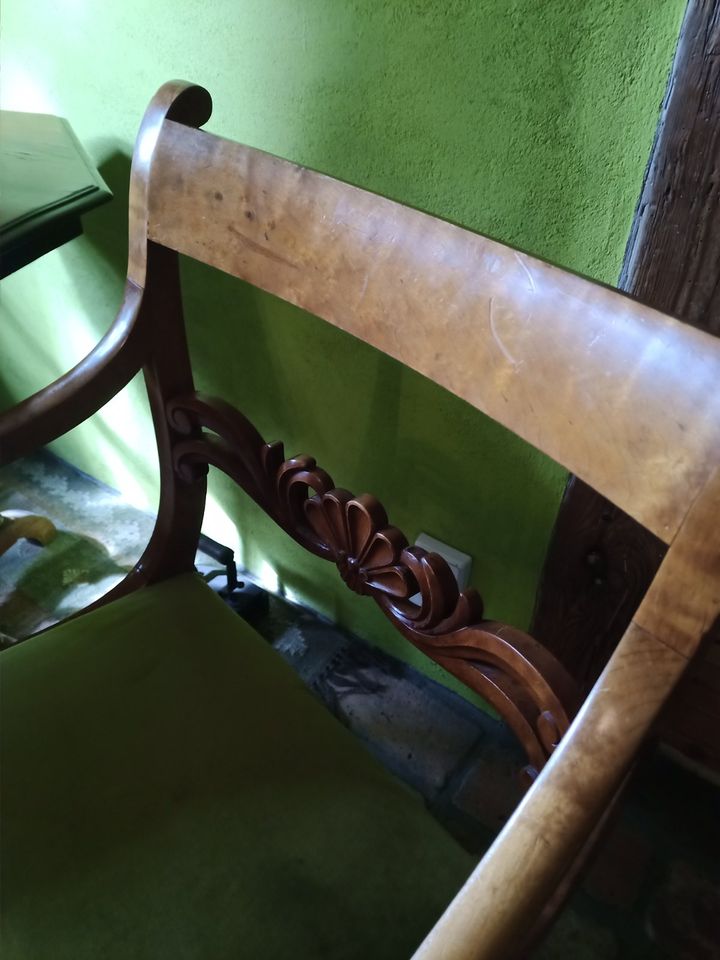 Biedermeier  Armlehnsessel Stuhl Tisch Spiegel Standuhr Antik in Bützow