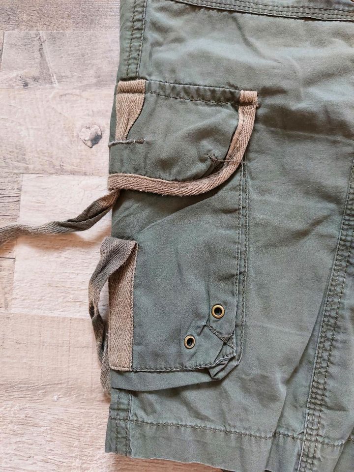 Hose / Shorts khakigrün Gr. 40/42 in Uslar