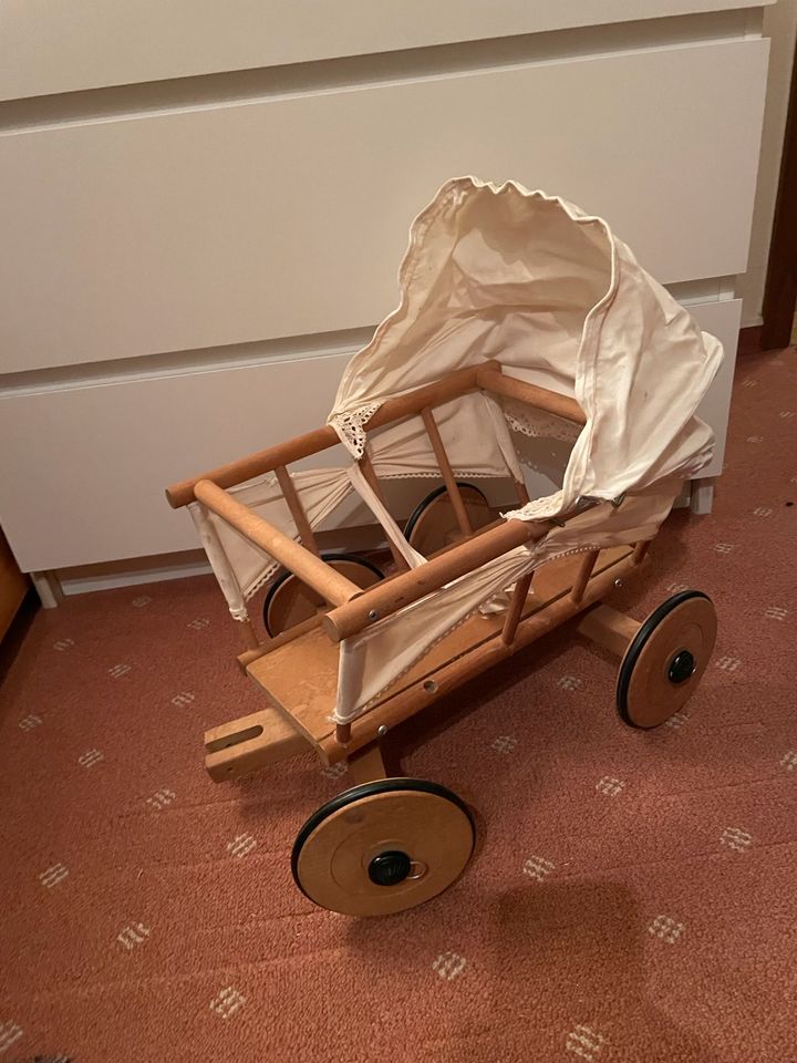 Süßer Holz Puppenwagen  TOP Zustand in Schwabstedt