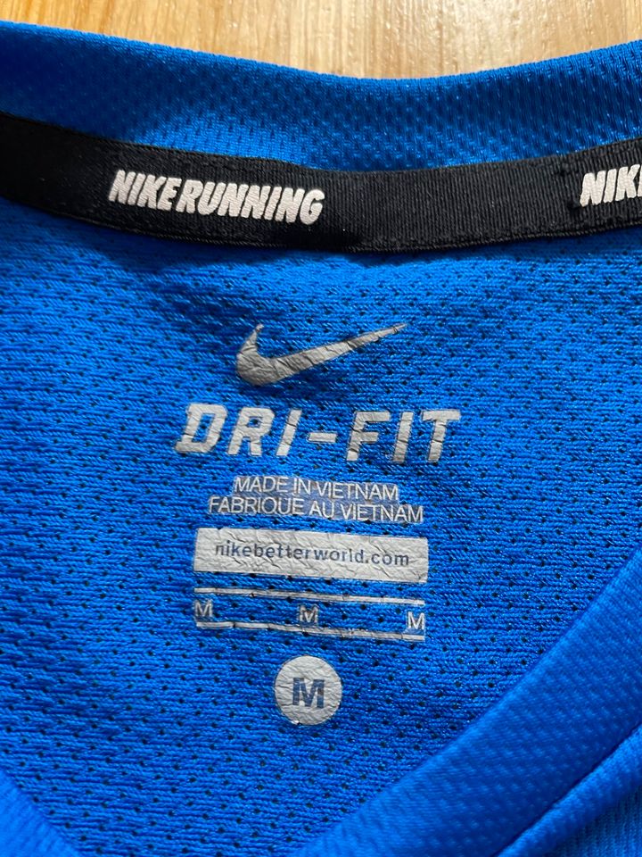 Nike Running Shirt Dri-Fit Gr. M blau in Hamburg