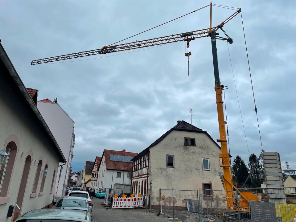 Liebherr 32TT, Turmdrehkran, Untendreher, Baukran in Mainaschaff