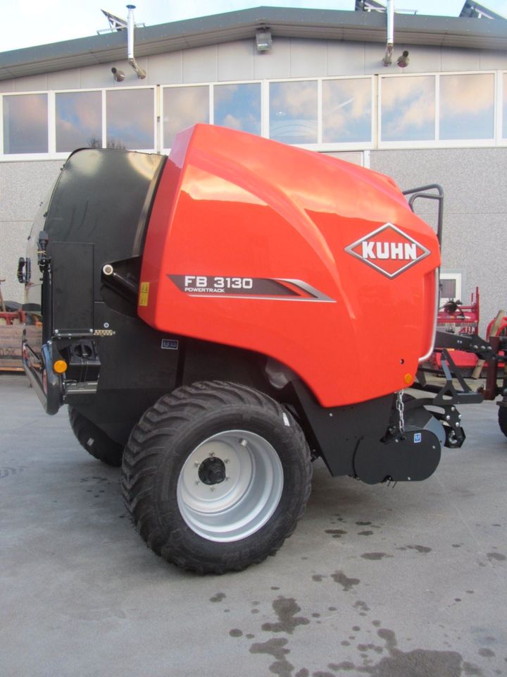 Rundballenpresse Kuhn FB 3130 SELECT Powertrack Presse in Much