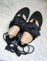 ZARA Sandalette mit Schnürung Zehentrenner Sandale schwarz 40 Niedersachsen - Wedemark Vorschau