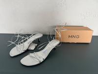 Mango Riemen Absatz Sandalen Sandaletten Schuhe Silber Gr.38 NEU Nordrhein-Westfalen - Rietberg Vorschau