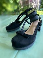 Wunderschönen Damen Pumps, Mary Jane Stil Gr 38 Bayern - Vöhringen Vorschau