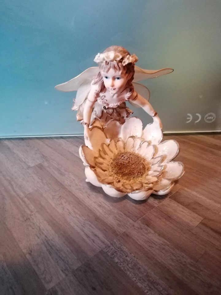 Elfen /Feen Figur mit Blüte in Erkelenz