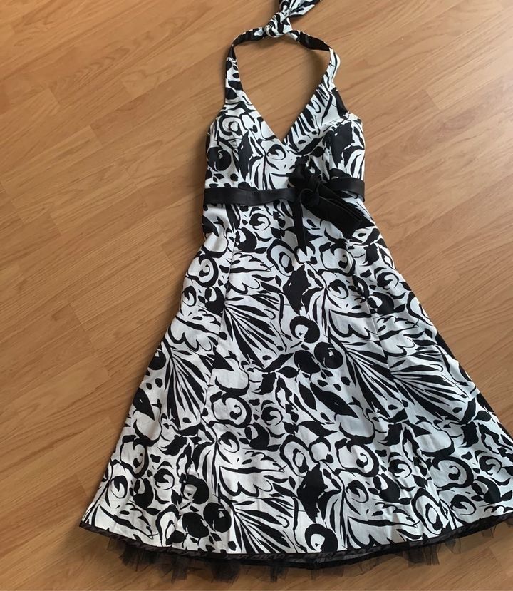 Neckholder Kleid schwarz/weiß in Enger