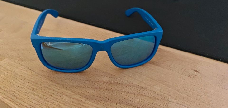 Ray Ban Sonnenbrille Blau mit getönten Gläsern in Wiesbaden