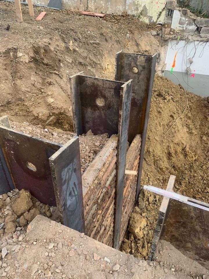 Fundament,Erdarbeiten,Aushub-arbeiten Baggerarbeit-Berliner Verbau in Darmstadt