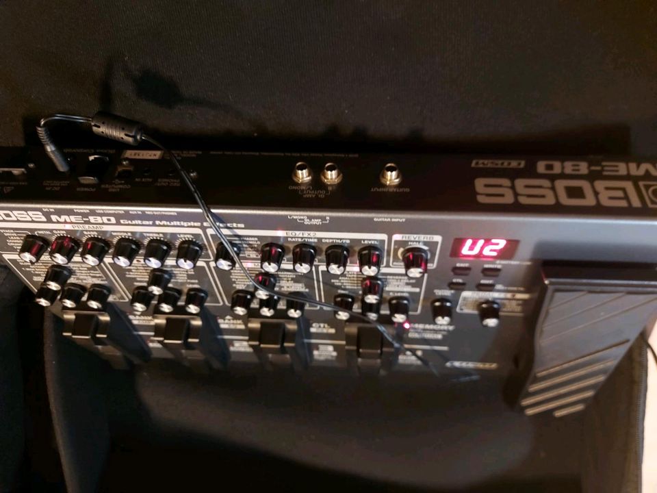 BOSS ME-80 Gitarren Multieffektgerät in Weißenthurm  