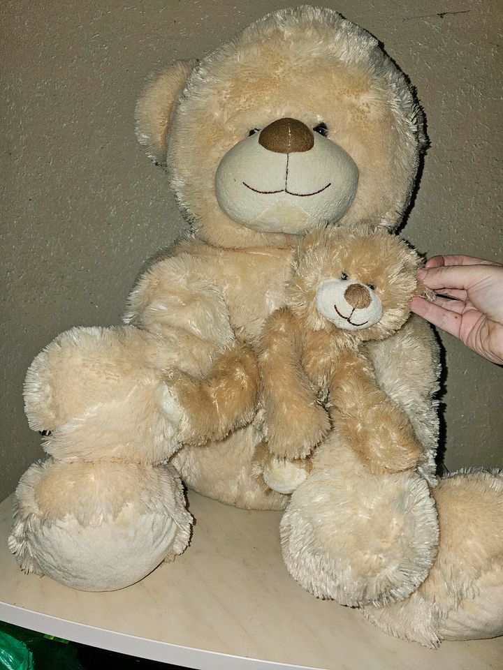60cm teddybär sitzend mit baby in Duisburg