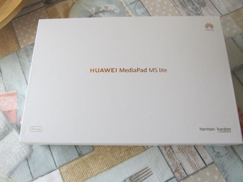 Huawei Media Pad M5 lite 10 LTE Tablet in Duisburg