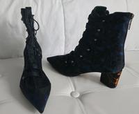 Christian Dior Trianon Jacquard Stiefeletten Boots Spitze Gr.37 Hessen - Bad Vilbel Vorschau