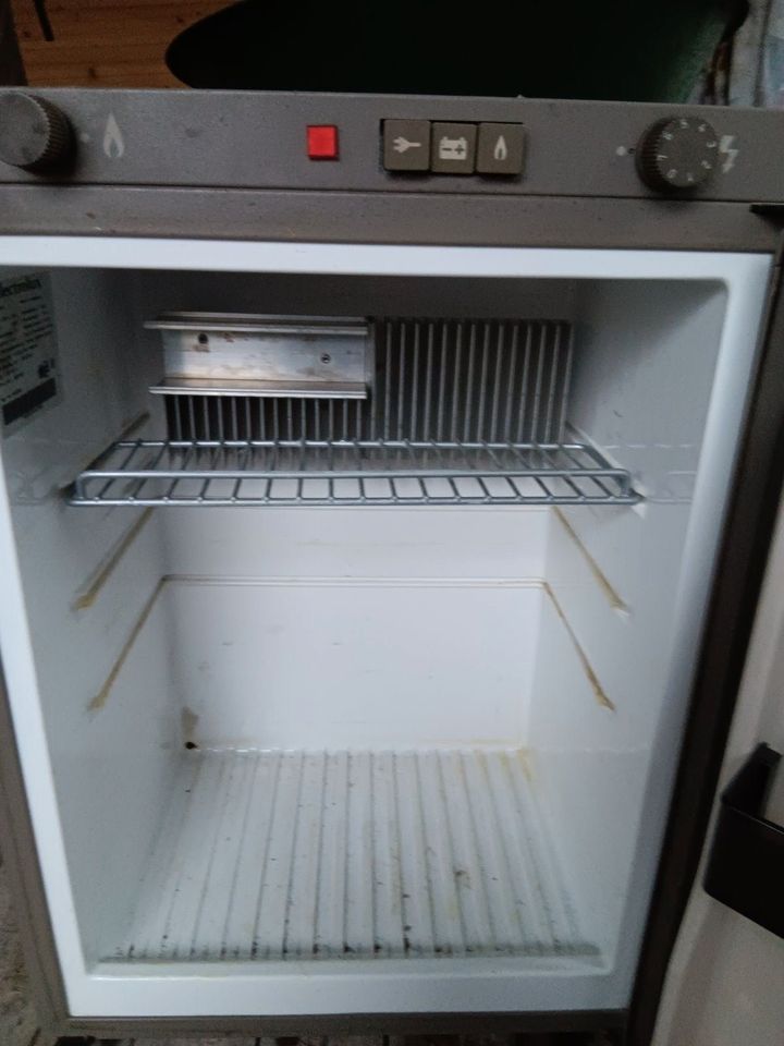 Kühlschrank aus einem Wohnwagen in Wagenhoff