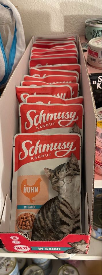 Katzenfutter Schmusy Ragout 17 x 100g in Meckenheim