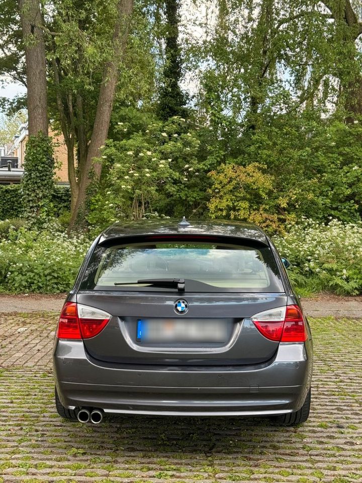 BMW 330xd touring - Navi/Leader/FullOptional/TUV Neu in Düsseldorf