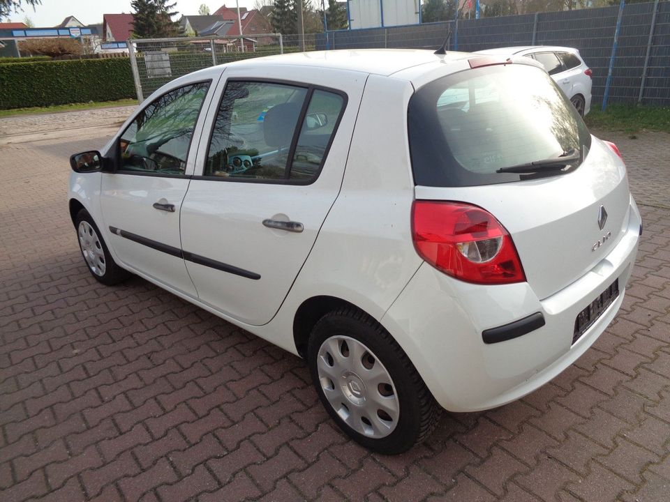 Renault Clio Campus Extrême 1.2 16V in Neubrandenburg