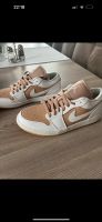 Nike Air Jordan 1 low weiß beige Schwerin - Neumühle- Sacktannen Vorschau