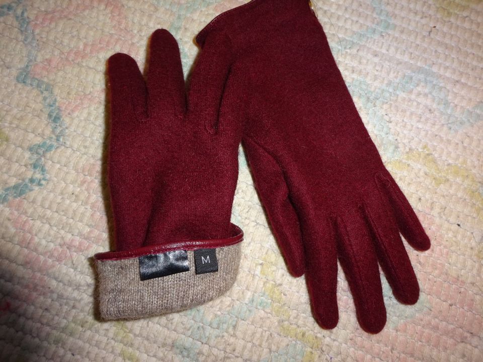 Handschuhe von "JOOP" in weinrot, Größe M in Dahlenburg