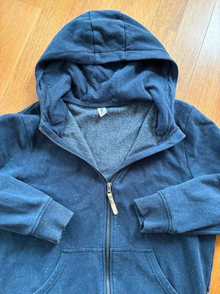 Sweatjacke Gr. 158/164 dunkelblau von Yigga in Düsseldorf