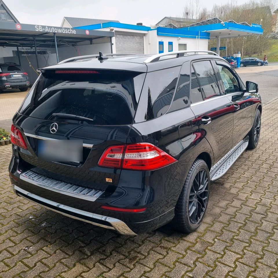 Mercedes ML 350 Bluetec AMG Line in Neunkirchen Siegerland