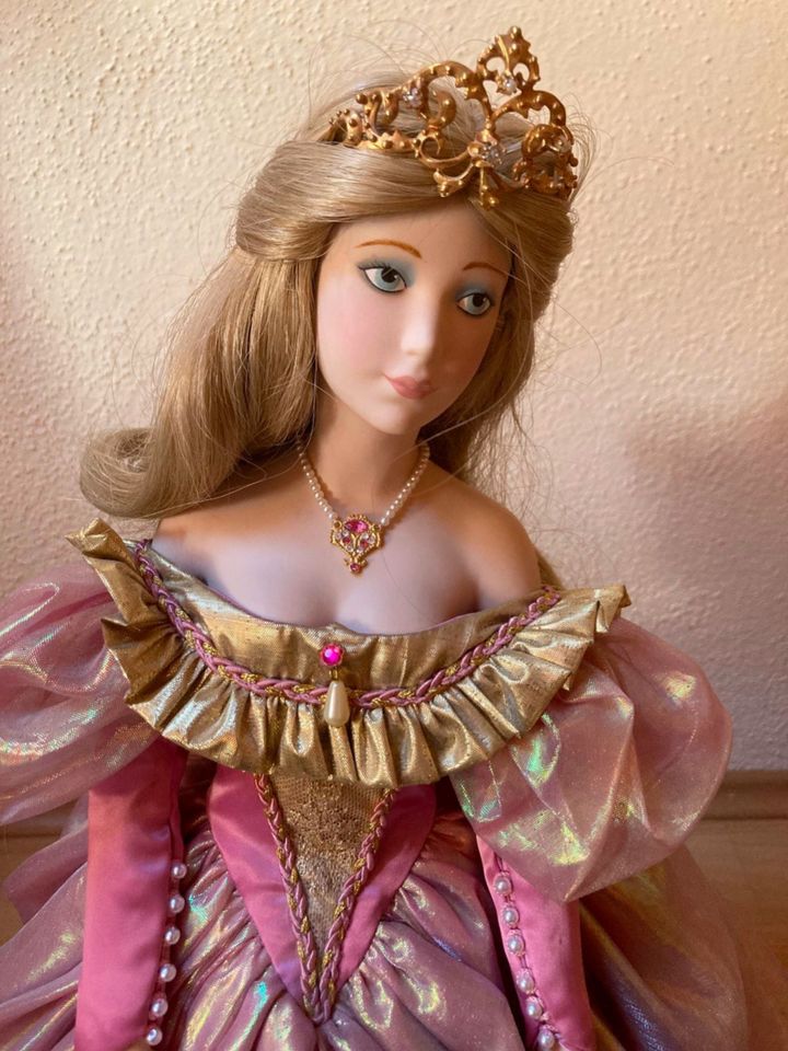 Porzellanpuppe "Cinderella" von Franklin Heirloom Dolls in Grafing bei München