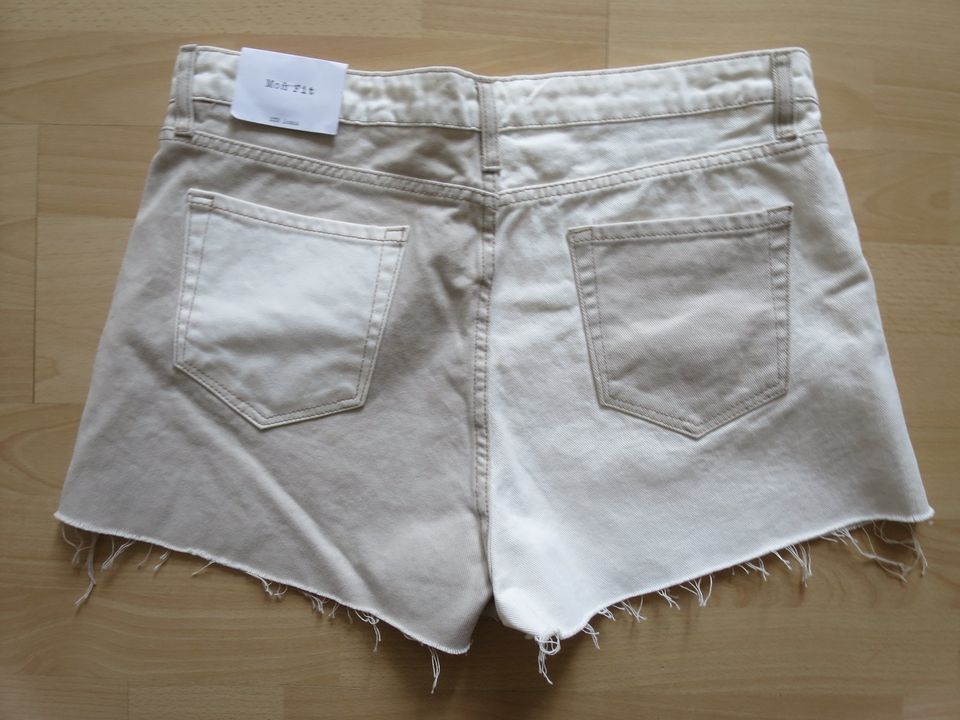 NEUE Shorts, Jeans-Shorts von STR (Stradivarius), Gr. 44 in Berlin