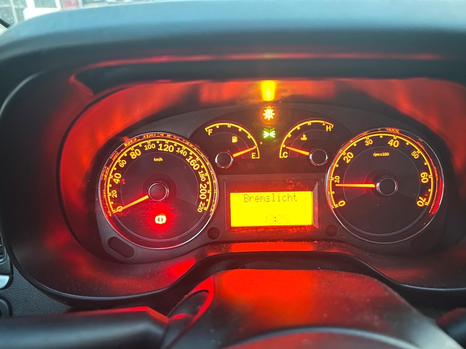 Abbildung des Autos Fiat Linea 1.4 Benzin | …