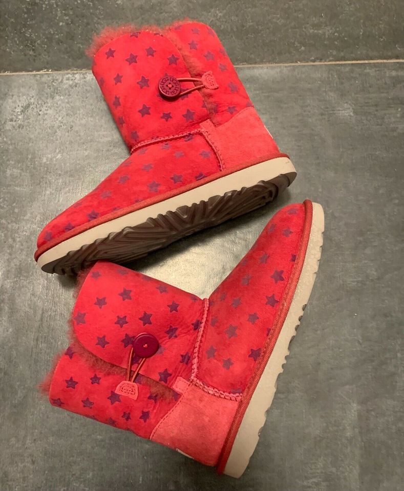 Original Neue UGG Stiefel für Damen oder Mädchen in Berlin