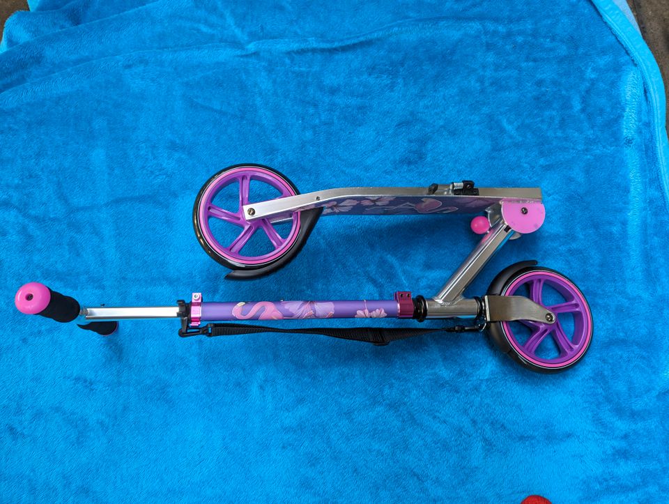 myToys Scooter 2005 Design Flamingo mit Tragegurt in Schenefeld