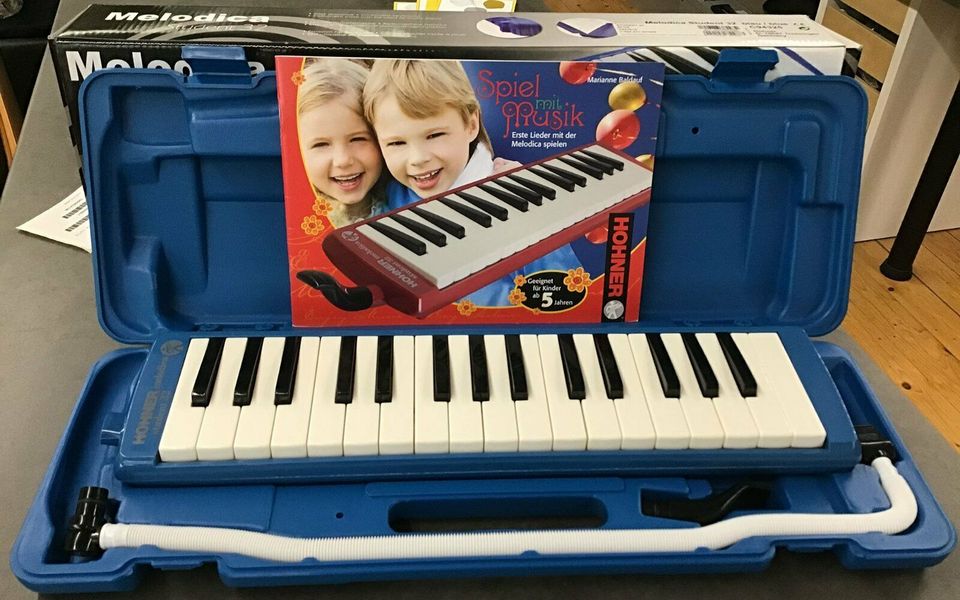 Hohner Melodica blau Melodika 32 Student inkl. Etui + Spielheft in Brilon