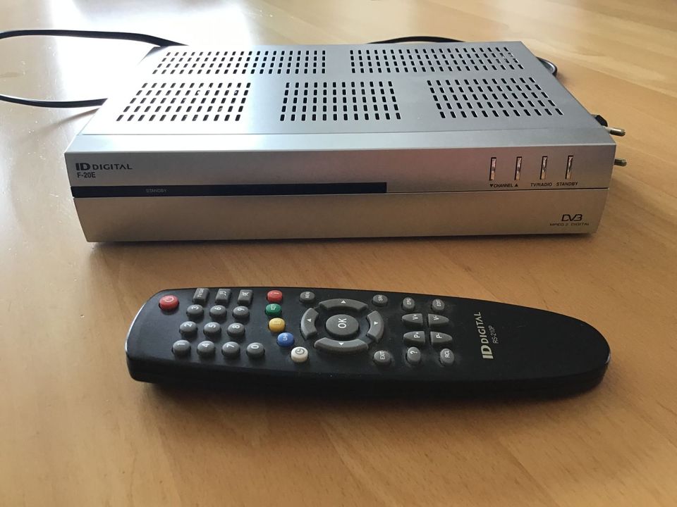 Kleiner Fernseher 19" mit Sat-Receiver in Magstadt