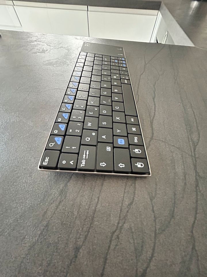 Kaum genutzte Bluetooth Tastatur in Wilhelmshaven
