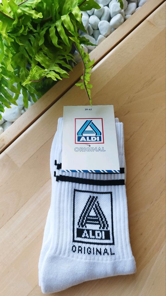 Aldi Socken Original Größe 39+42 NEU Aldimenia in Wolfsburg