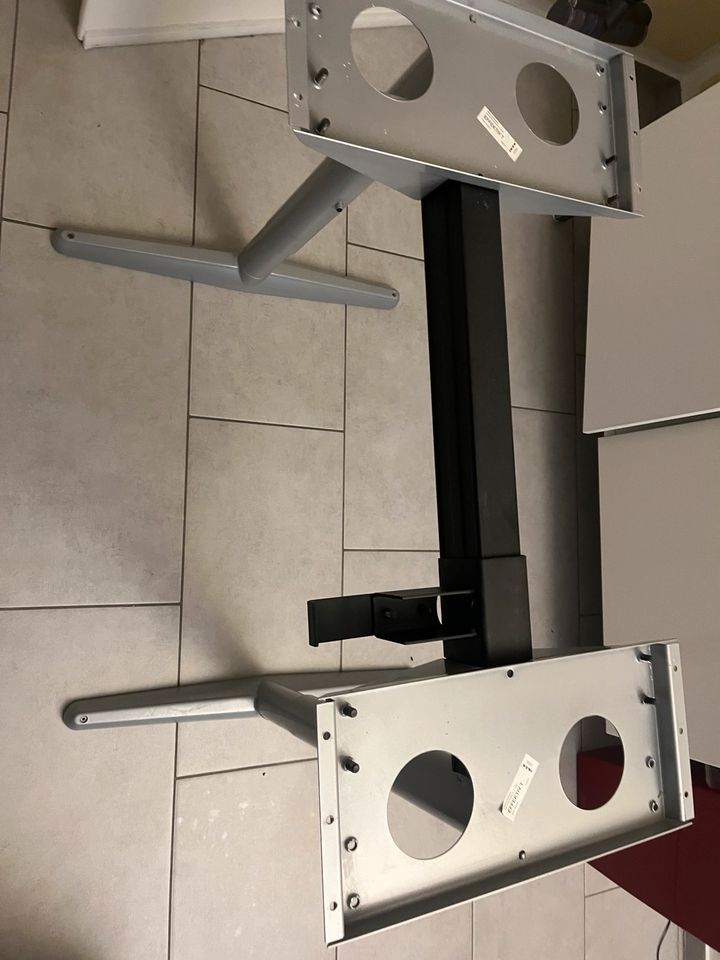 Ikea Efektiv T Schreibtisch untergestell in Troisdorf