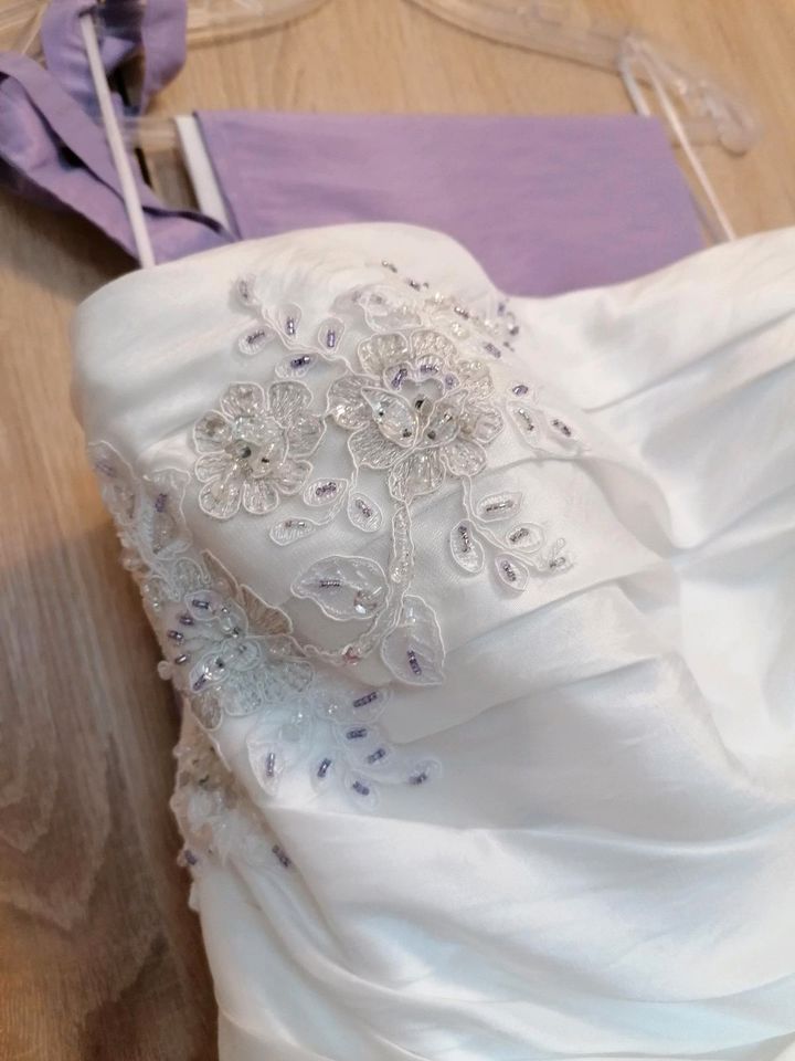 Hochzeitskleid, Brautkleid weiß, lila, flieder Gr 48 Magic Bride in Radeberg