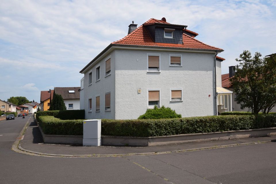 RESERVIERT! Ideal zur Vermietung: 2-3 Familienhaus, Balkon, Garten, 2 Garagen - 4,98% Nettomietrendite in Glauburg